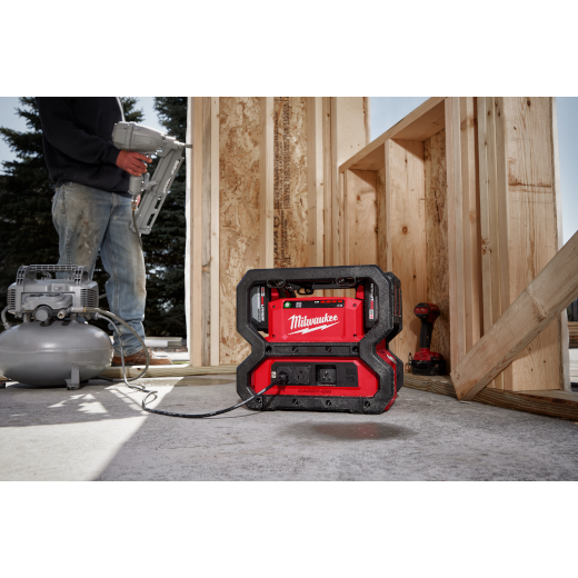 Milwaukee M18 18V Lithium-Ion Cordless 3600-Watt/1800-Watt Battery Powered Power Supply