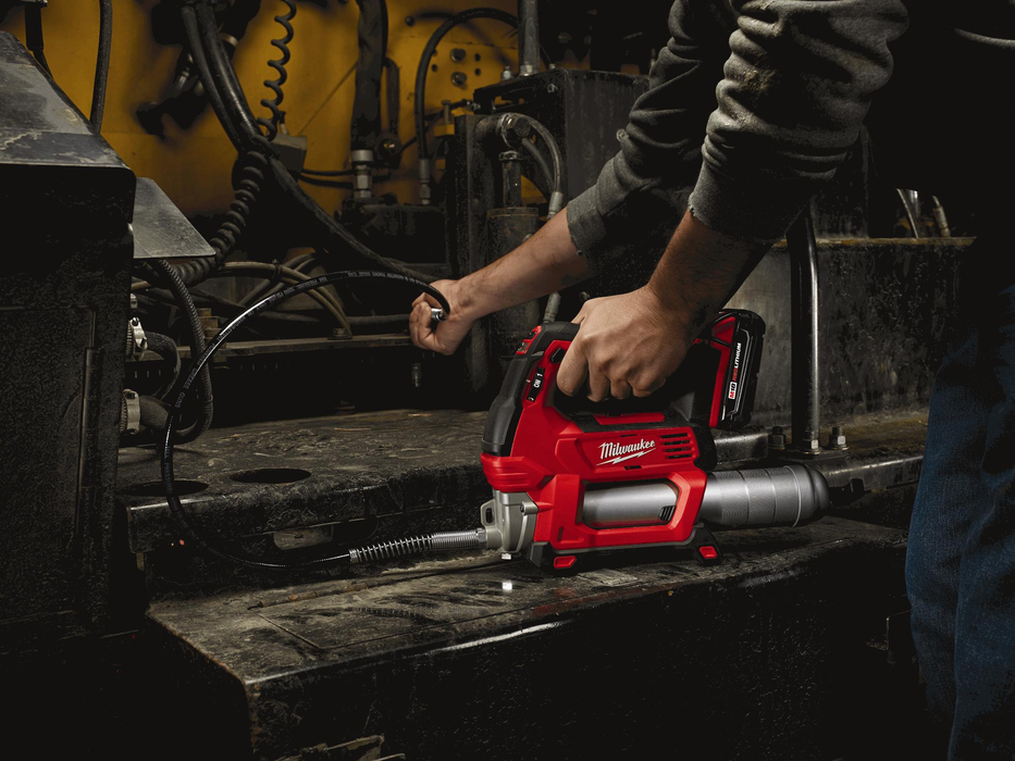 MILWAUKEE M18™ Cordless 2-Speed Grease Gun Kit