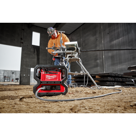 Milwaukee M18 18V Lithium-Ion Cordless 3600-Watt/1800-Watt Battery Powered Power Supply